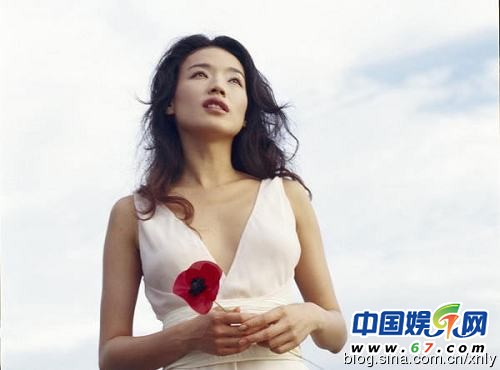 成龍?jiān)蜇毟F險(xiǎn)遭父賣嬰 揭十大明星童年貧困史