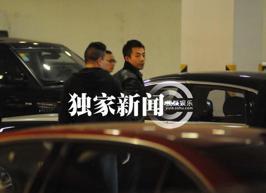汪小菲許雅鈞坐千萬(wàn)豪車赴夜總會(huì) 保鏢成群未見大小S