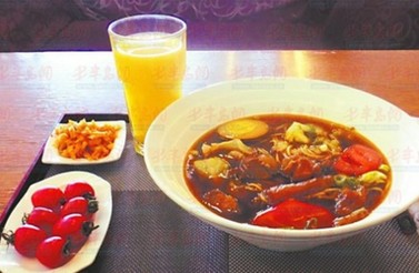 青島機(jī)場(chǎng)1份牛肉面賣128元 限價(jià)令成一紙空文