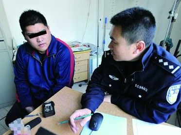 男子李村街頭賣假證詐騙 多名的哥上當(dāng)受騙