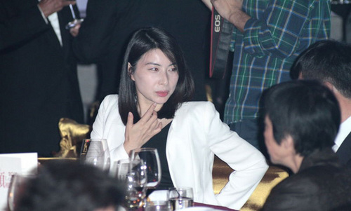 前不久，郭晶晶黑裙掩肚被疑有孕
