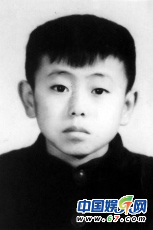 楊冪從小美艷黃磊似女童 &#8220;六一&#8221;曝明星童年照(組圖)