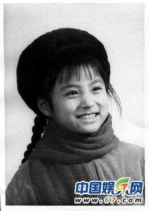 楊冪從小美艷黃磊似女童 &#8220;六一&#8221;曝明星童年照(組圖)