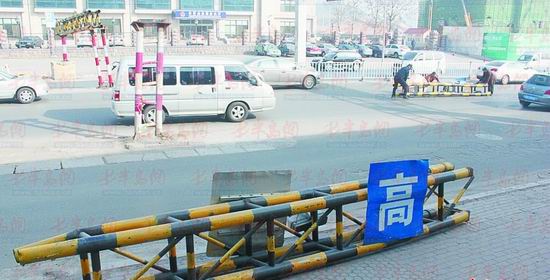 哈爾濱路限高桿被撞 哈爾濱路限高桿被撞