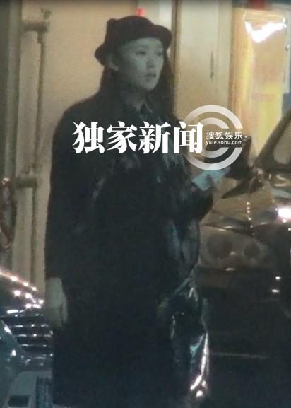 追星：汪峰攜美女豪車密會(huì)似車震 童謠似戀黃渤潮裝出街