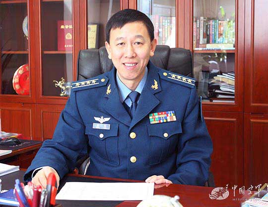 資料圖：網(wǎng)友拍攝的軍牌豪車。