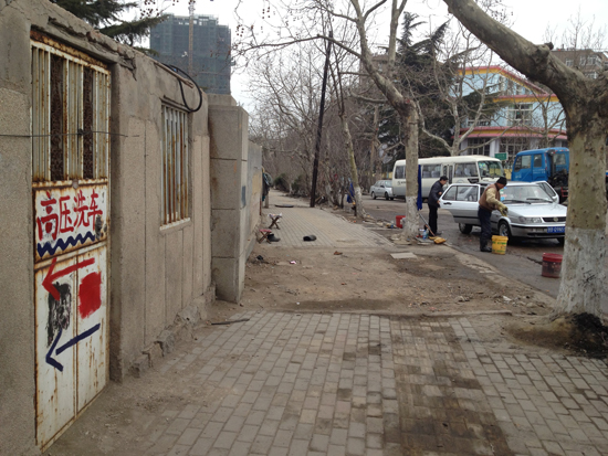 揭秘青島洗車業(yè)亂象 無證經(jīng)營盜取地下水