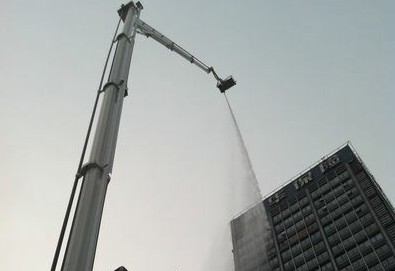 青島國(guó)華大廈高層起火 疑新遷入公司燒紙拜祭