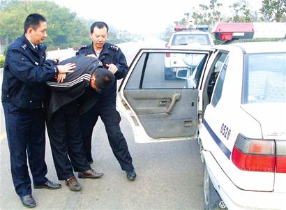 玩微信“搖”來(lái)合租房客太大意 招進(jìn)入室竊賊 玩微信“搖”來(lái)合租房客太大意 招進(jìn)入室竊賊