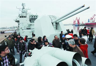 青島艦昨向市民開放 火炮導(dǎo)彈雷達(dá)超震撼 青島艦昨向市民開放 火炮導(dǎo)彈雷達(dá)超震撼