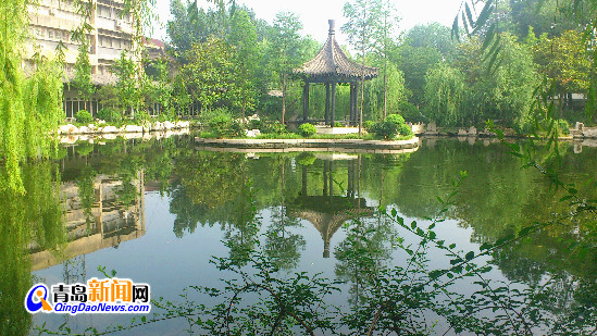 洗硯池寧靜美麗，可惜未見白鵝浮水，少了一些當年情趣