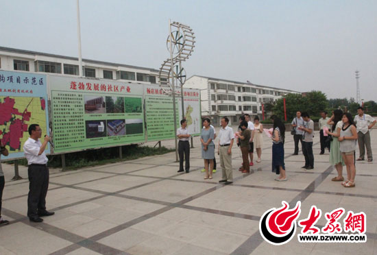 今天下午，“聚焦美麗山東--中國網絡媒體山東行”西線采訪團來到濟寧市汶上縣楊店鎮(zhèn)濱湖社區(qū)，社區(qū)由十個村莊遷并而成，建成后可節(jié)約復墾土地約2000畝。