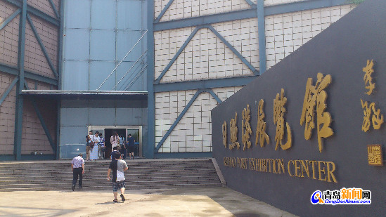 “聚焦美麗山東——第九屆中國網(wǎng)絡(luò)媒體山東行”南線采訪團(tuán)走進(jìn)日照港。