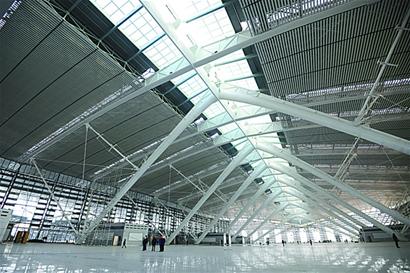 青島北站今晚接軌膠濟(jì)線 候車廳60部電梯 青島北站今晚接軌膠濟(jì)線 候車廳60部電梯