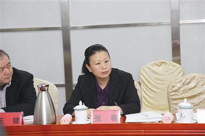 學(xué)校門口信號燈實(shí)施智能化管理