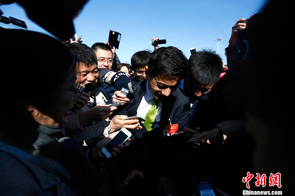 兩會(huì)每日?qǐng)D粹