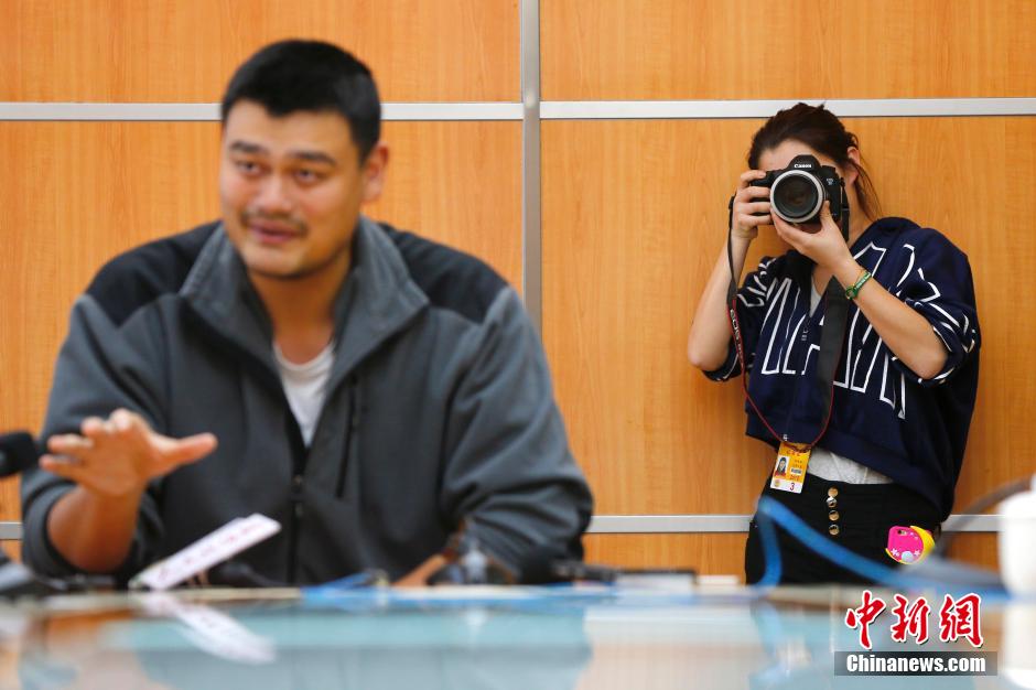 “三八”婦女節(jié)兩會(huì)上的女記者