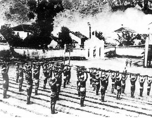1943年10月，中國(guó)遠(yuǎn)征軍第二次入緬作戰(zhàn)。圖為在云南新凱附近加緊訓(xùn)練的遠(yuǎn)征軍。