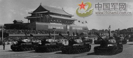1958年國(guó)慶閱兵 民兵方隊(duì)規(guī)?？涨?組圖)