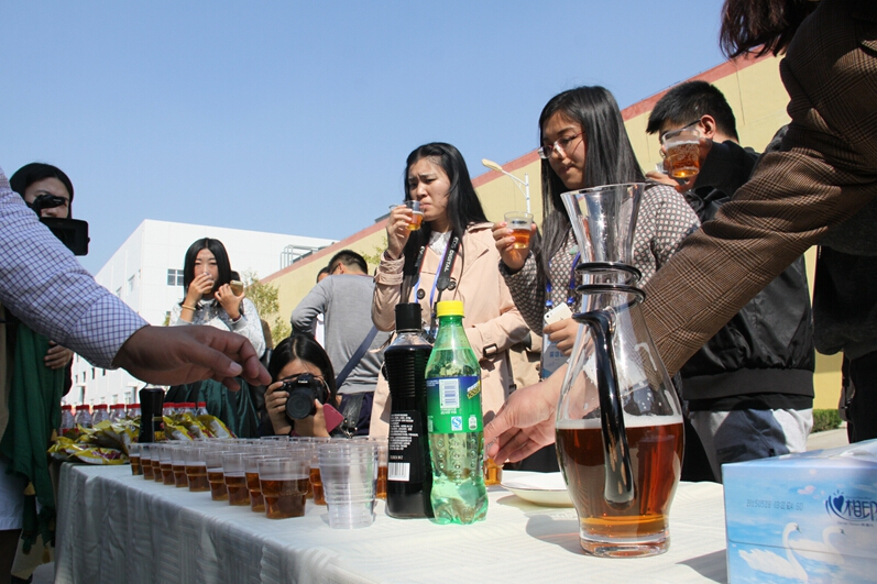 采訪團記者走進煙臺魯花集團