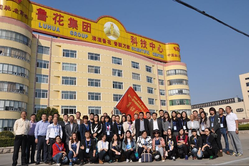 采訪團記者走進煙臺魯花集團 采訪團記者走進煙臺魯花集團