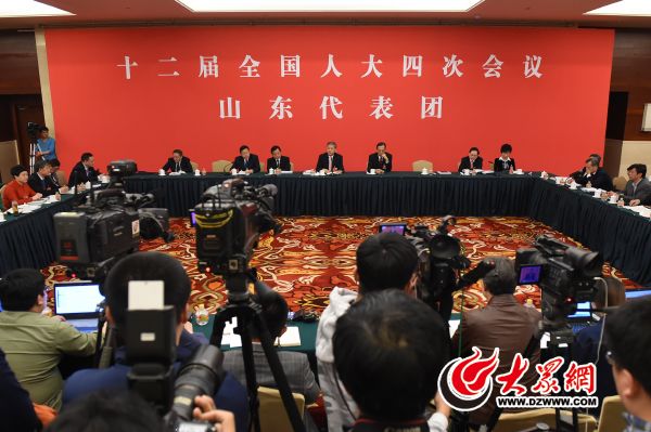 郭樹(shù)清7答中外記者問(wèn) 現(xiàn)場(chǎng)宣傳山東制造 郭樹(shù)清7答中外記者問(wèn) 現(xiàn)場(chǎng)宣傳山東制造