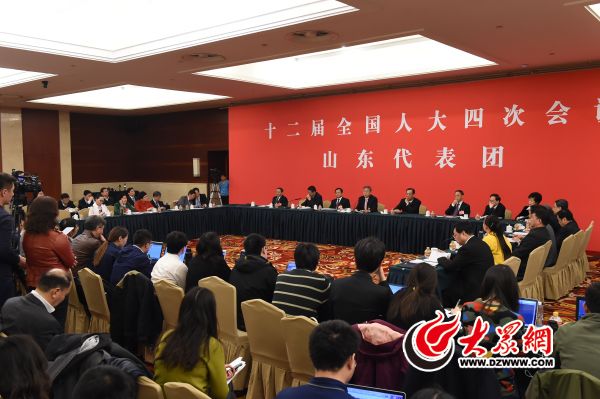 郭樹(shù)清7答中外記者問(wèn) 現(xiàn)場(chǎng)宣傳山東制造 郭樹(shù)清7答中外記者問(wèn) 現(xiàn)場(chǎng)宣傳山東制造