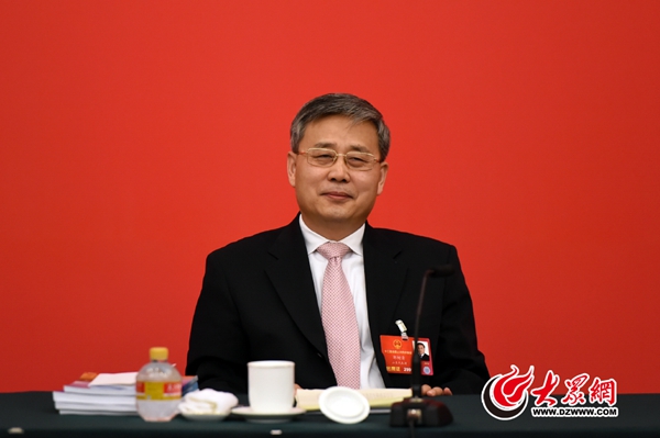 郭樹(shù)清7答中外記者問(wèn) 現(xiàn)場(chǎng)宣傳山東制造 郭樹(shù)清7答中外記者問(wèn) 現(xiàn)場(chǎng)宣傳山東制造